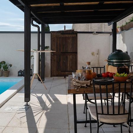 Blacksmith'S House - Rental House With Heated Pool Posedarje Εξωτερικό φωτογραφία