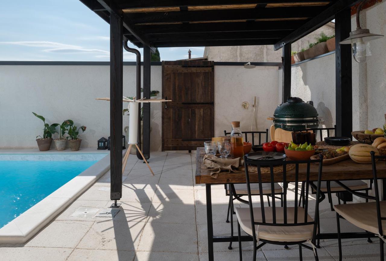 Blacksmith'S House - Rental House With Heated Pool Posedarje Εξωτερικό φωτογραφία