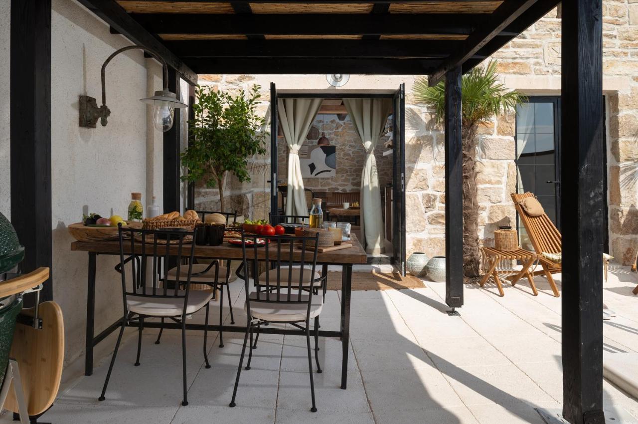 Blacksmith'S House - Rental House With Heated Pool Posedarje Εξωτερικό φωτογραφία