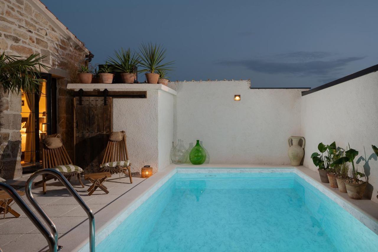 Blacksmith'S House - Rental House With Heated Pool Posedarje Εξωτερικό φωτογραφία